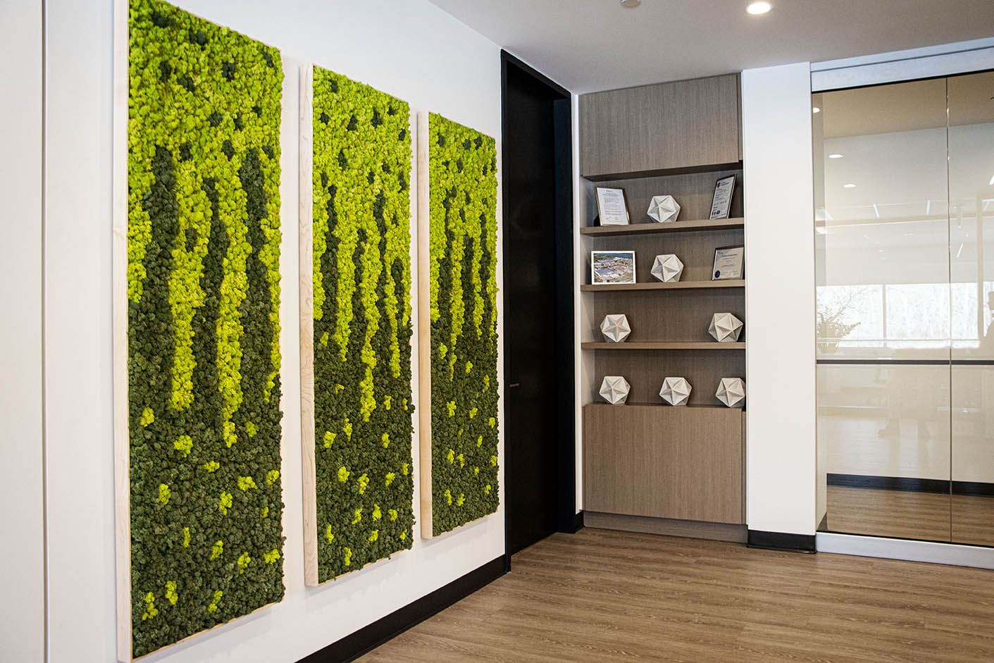 Moss Wall Univar
