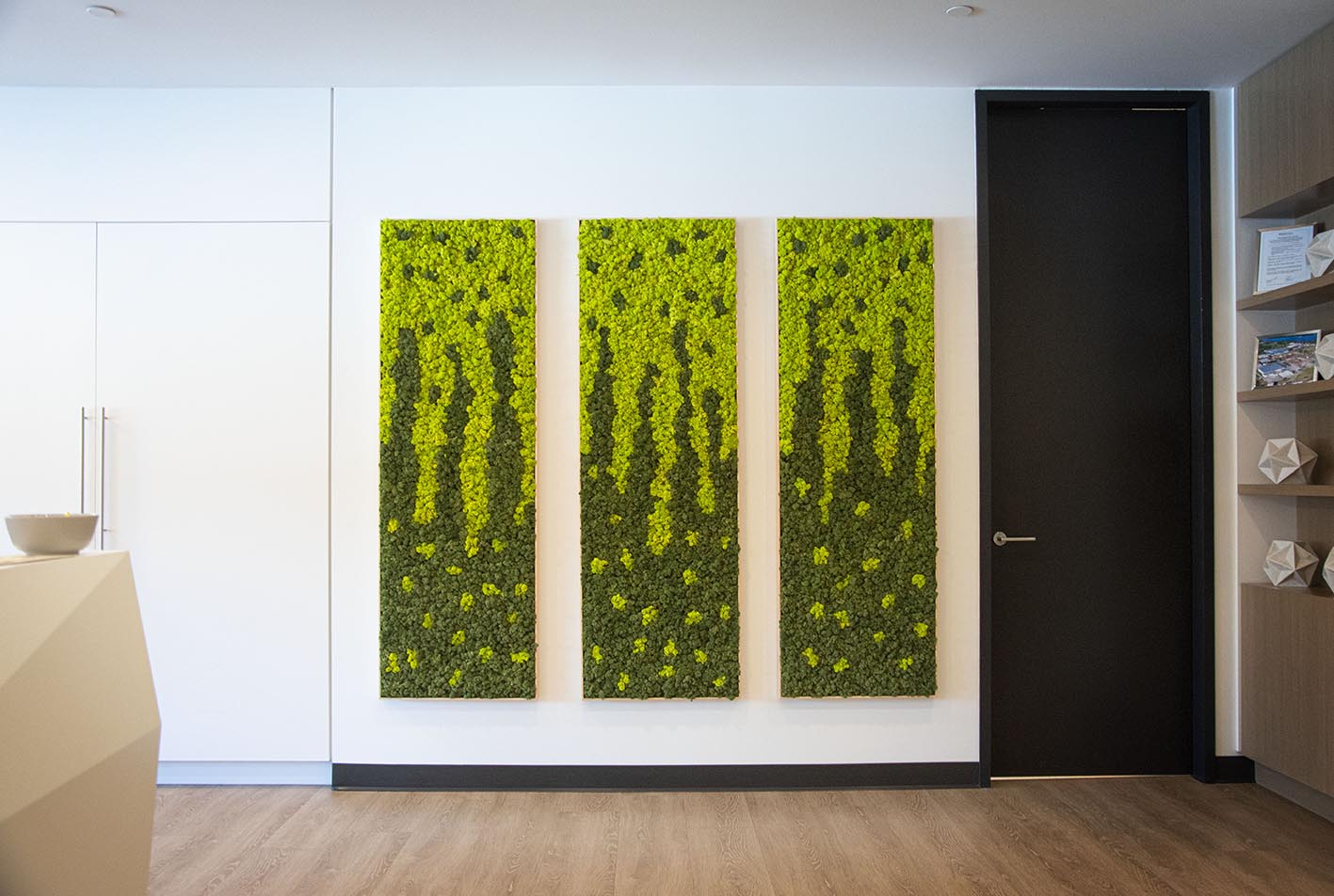 Moss Wall Univar