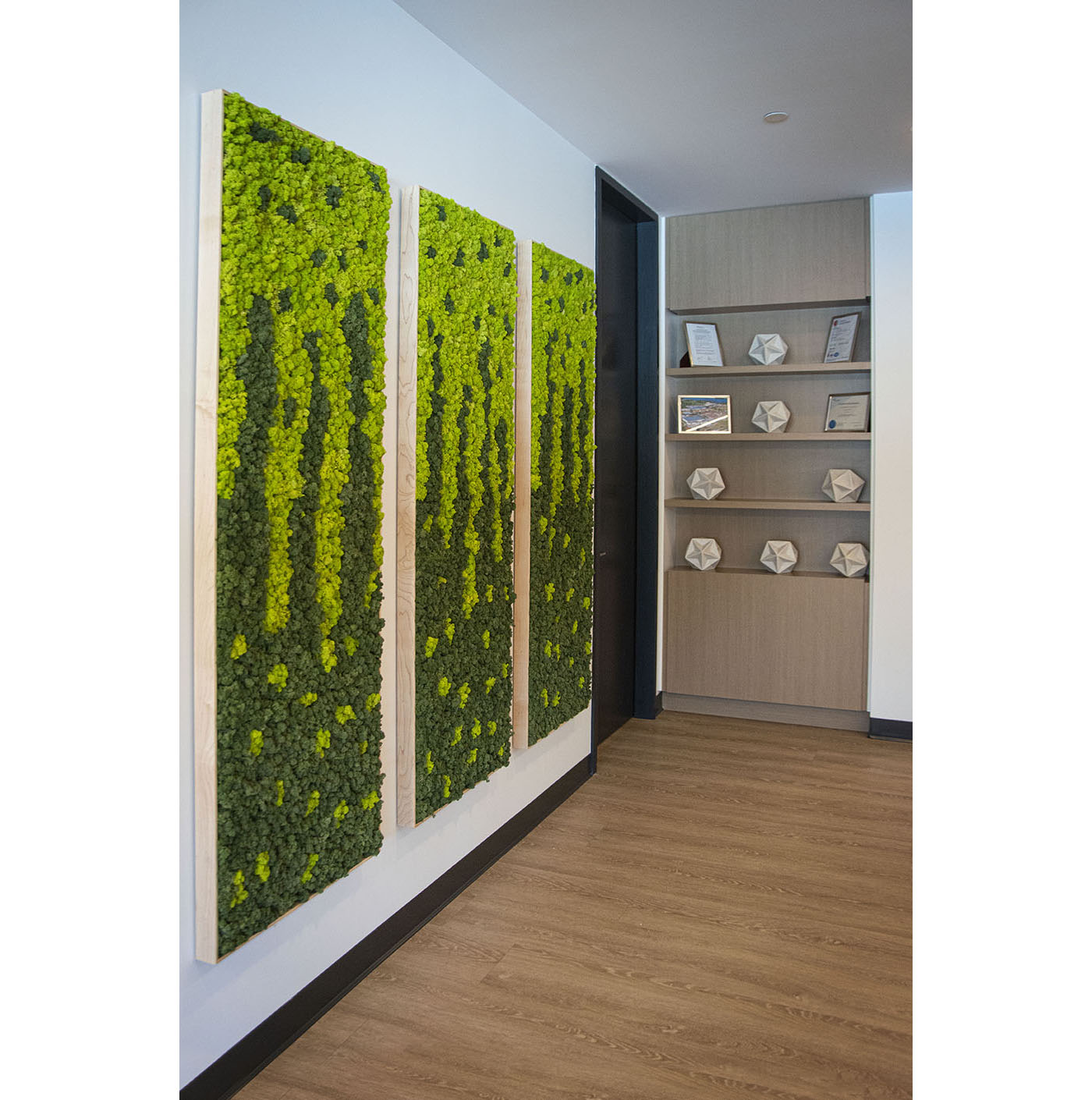 Moss Wall Univar