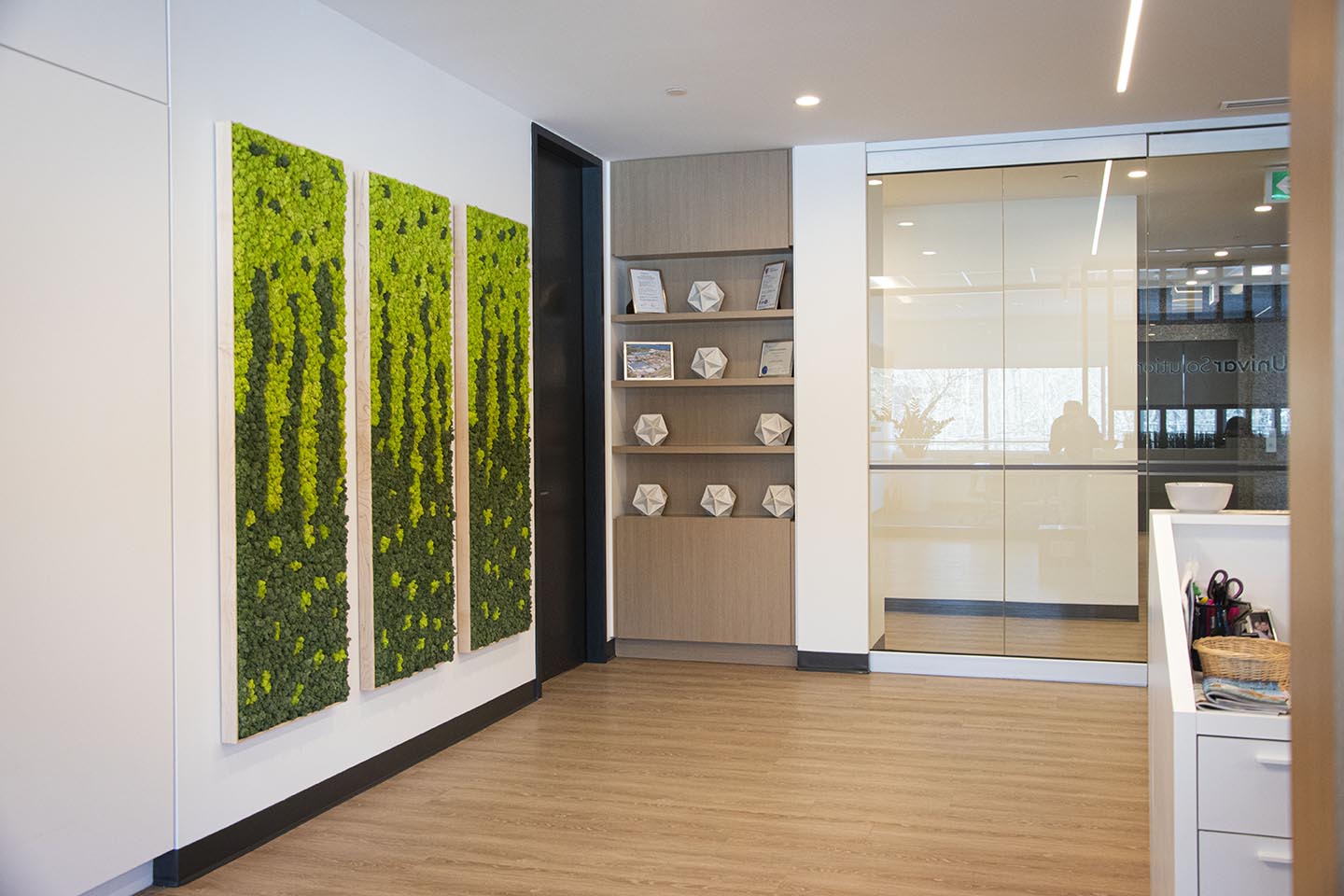Moss Wall Univar